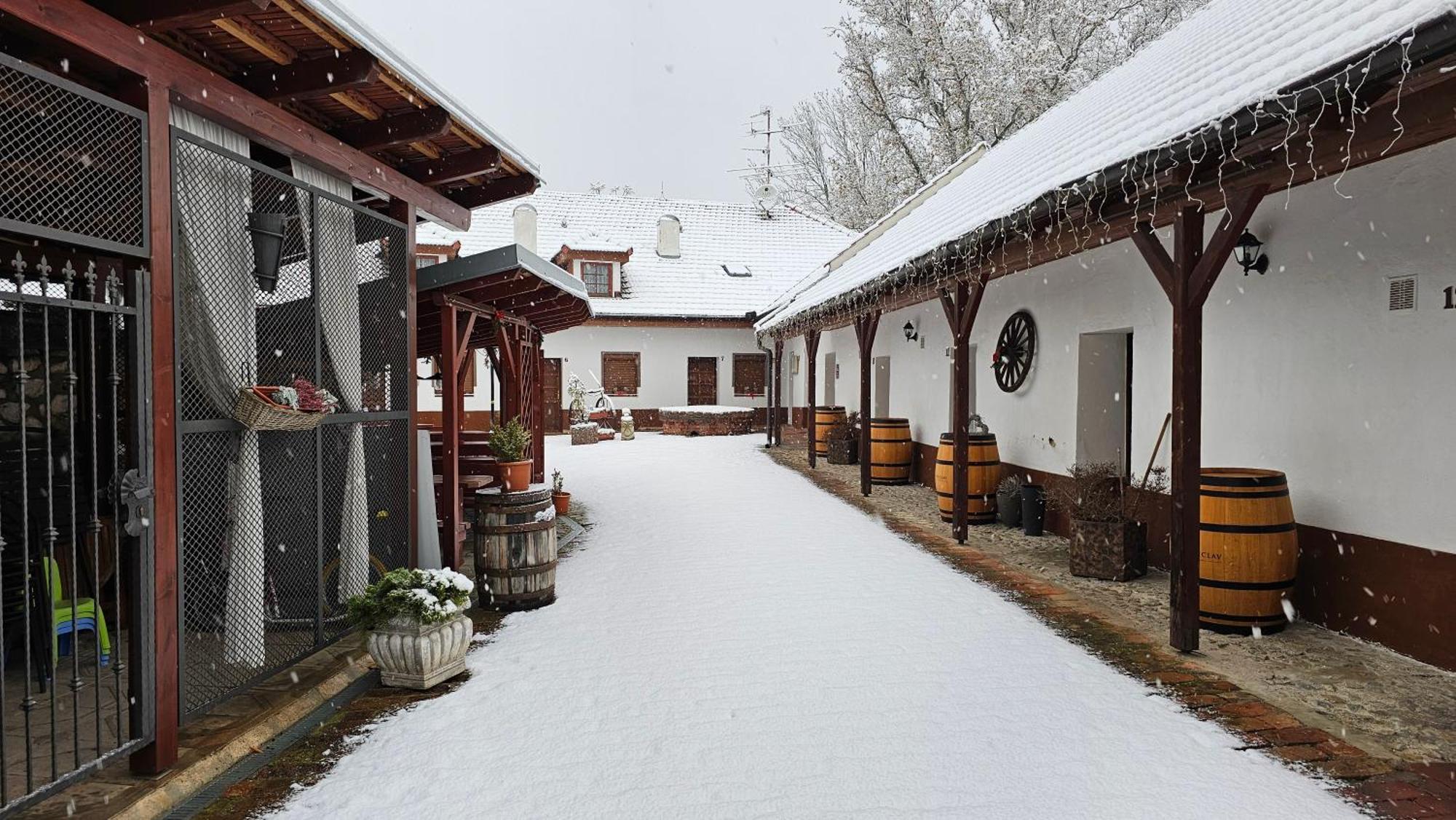Zámecký penzion Rotunda Břeclav Exterior foto